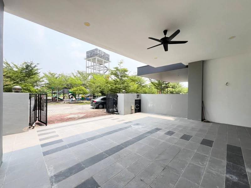 Rumah Berkembar untuk Dijual di Teluk Intan (Perak) - Kevin Chai - Car Porch - PropertyGuru.com.my