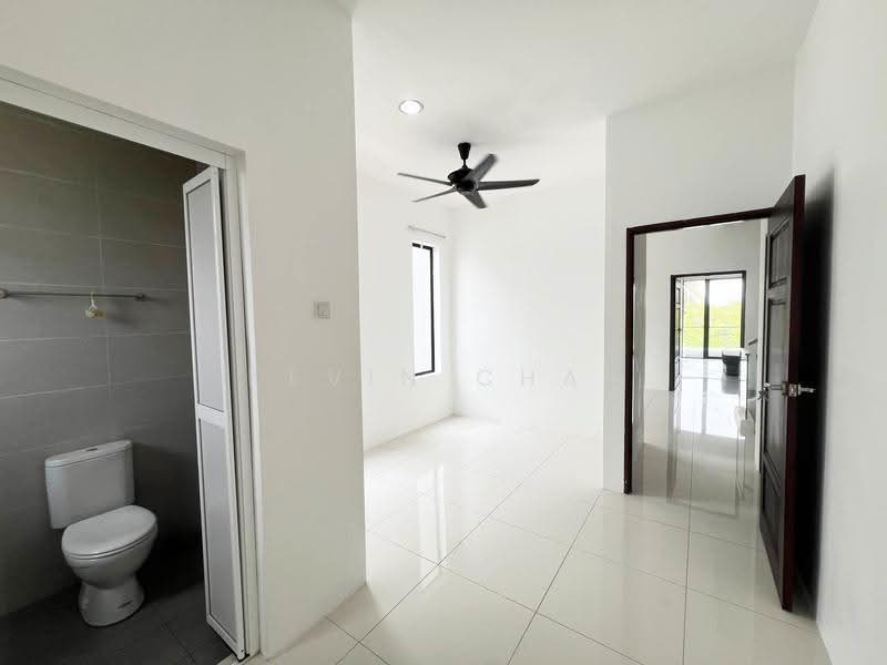 Rumah Berkembar untuk Dijual di Teluk Intan (Perak) - Kevin Chai - Bathroom - PropertyGuru.com.my