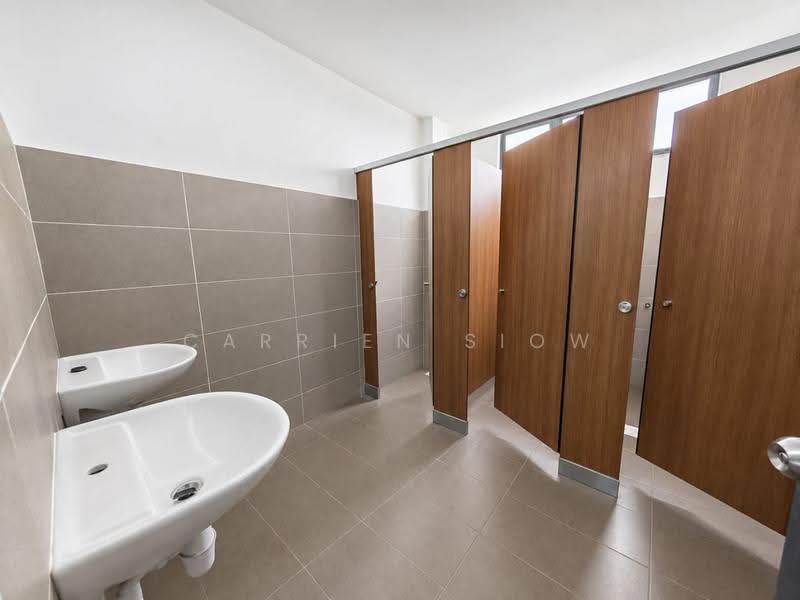 Factory for Rent in Taman Desa Cemerlang (Ulu Tiram) - Carrien Siow - Bathroom - PropertyGuru.com.my