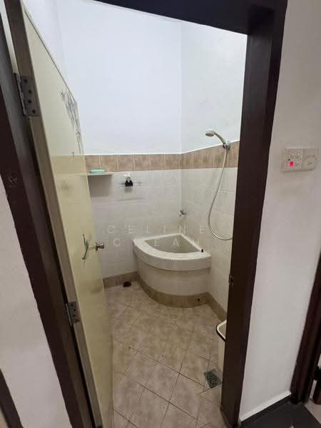Rumah Teres 2-Tingkat untuk Dijual di Pulau Tikus (Penang) - Celine Cheah - Bathroom - PropertyGuru.com.my