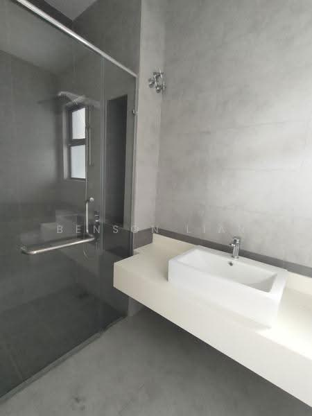 Semi-Detached House for Rent in Bandar Seri Coalfields (Sungai Buloh) - Benson Lian - Bathroom - PropertyGuru.com.my
