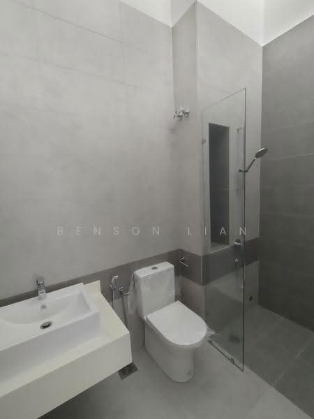 Semi-Detached House for Rent in Bandar Seri Coalfields (Sungai Buloh) - Benson Lian - Bathroom - PropertyGuru.com.my