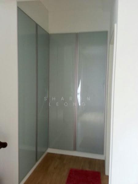 Kondominium untuk Dijual di The Saffron - Sharon Leong - Master Bedroom Wardrobe - PropertyGuru.com.my