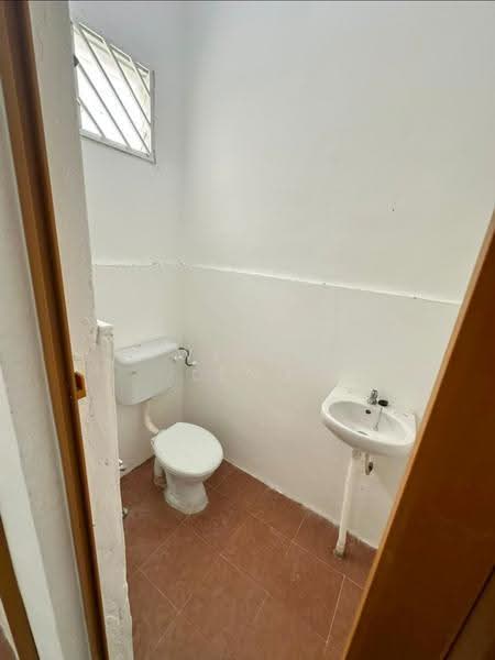 Rumah Teres 1-Tingkat untuk Dijual di Taman Universiti (Skudai) - Ewe Bee Leng - Bathroom - PropertyGuru.com.my