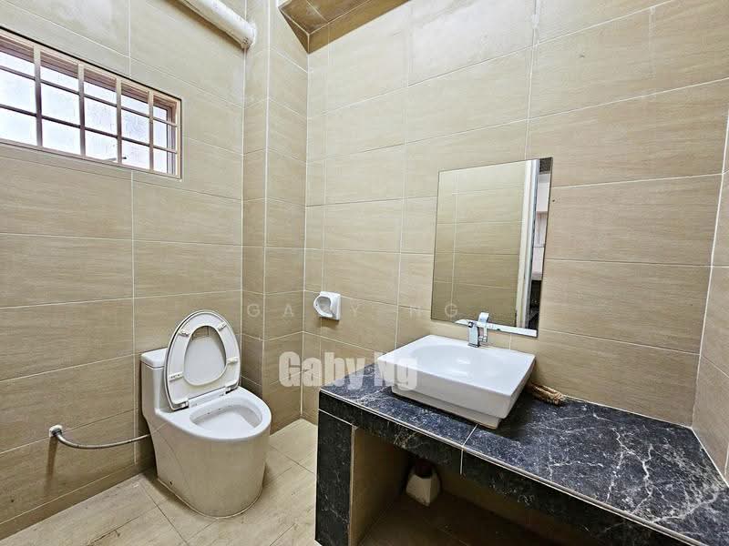 Rumah Teres 2-Tingkat untuk Dijual di Alam Damai (Cheras) - Gaby Ng - Bathroom - PropertyGuru.com.my