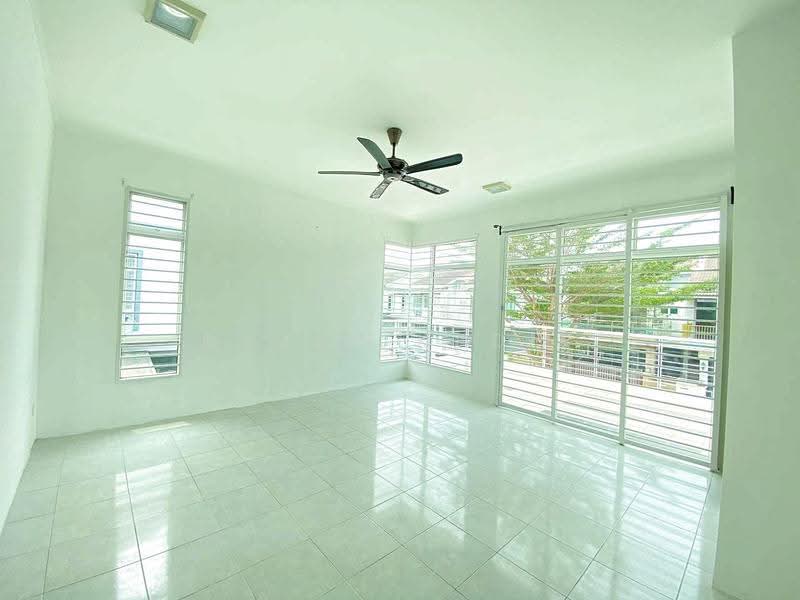 Semi-Detached House for Sale in Bandar Saujana Putra (Tanjong Duabelas) - Najah Kadir - Living Room - PropertyGuru.com.my