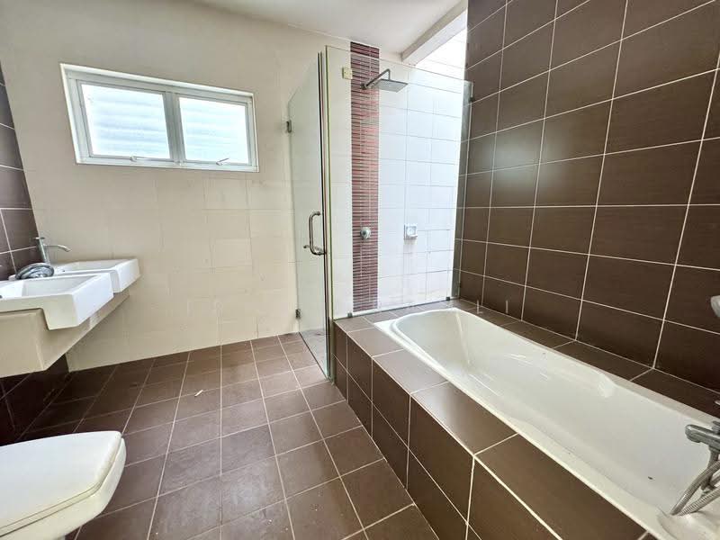 Semi-Detached House for Sale in Seksyen U10 (Shah Alam) - Ishak Ramli - Bathroom - PropertyGuru.com.my