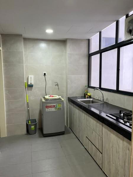 Kediaman Servis untuk Dijual di You Residences @ You City - Camie Hoo - Kitchen - PropertyGuru.com.my