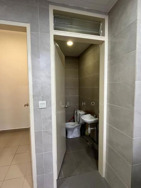 Kediaman Servis untuk Dijual di You Residences @ You City - Camie Hoo - Bathroom - PropertyGuru.com.my