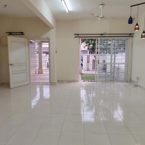 Rumah Teres untuk Disewa di Shah Alam (Selangor) - Elly Tan - Living Room - PropertyGuru.com.my