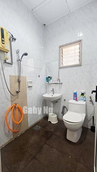Rumah Teres 2-Tingkat untuk Dijual di Alam Damai (Cheras) - Gaby Ng - Bathroom - PropertyGuru.com.my
