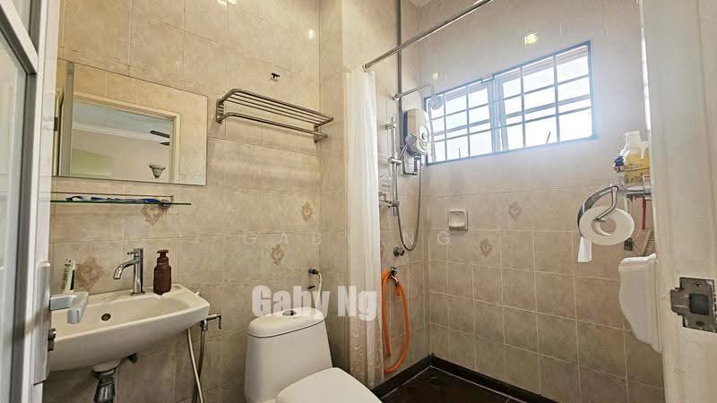 Rumah Teres 2-Tingkat untuk Dijual di Alam Damai (Cheras) - Gaby Ng - Bathroom - PropertyGuru.com.my