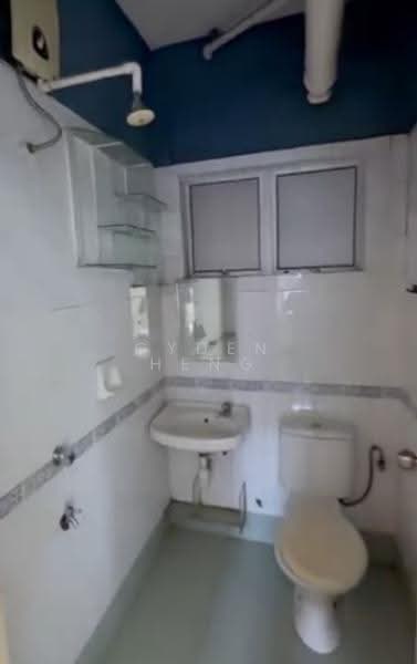 Pangsapuri untuk Dijual di Bayu Puteri 2 - Gyden Heng - Bathroom - PropertyGuru.com.my