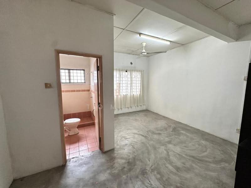 2-storey Terraced House for Sale in Rawang Perdana 2 (Rawang) - Tom Yip - Bathroom - PropertyGuru.com.my