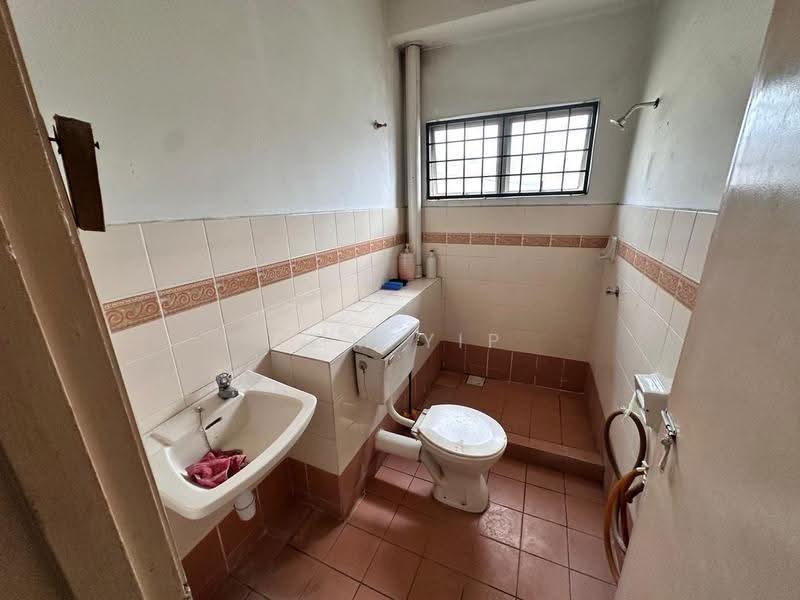 2-storey Terraced House for Sale in Rawang Perdana 2 (Rawang) - Tom Yip - Bathroom - PropertyGuru.com.my