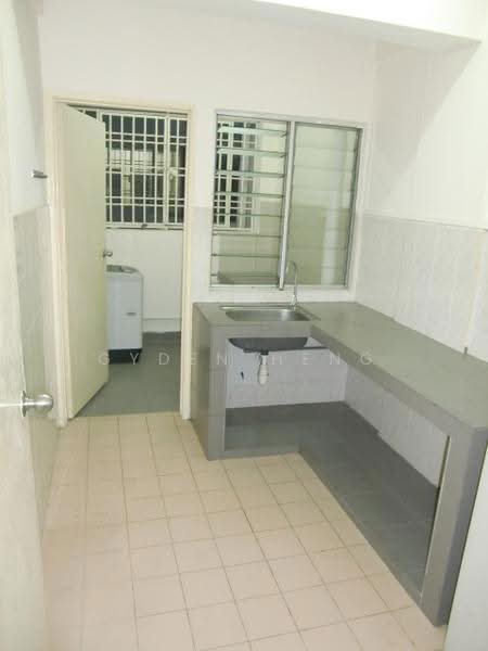 Pangsapuri untuk Dijual di Bayu Puteri 2 - Gyden Heng - Kitchen - PropertyGuru.com.my