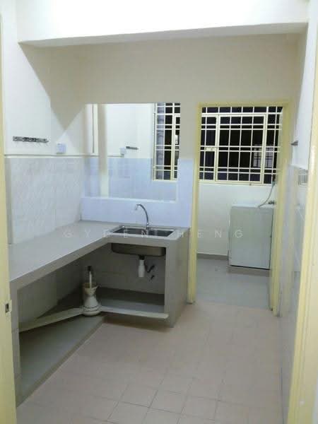 Pangsapuri untuk Dijual di Bayu Puteri 2 - Gyden Heng - Kitchen - PropertyGuru.com.my