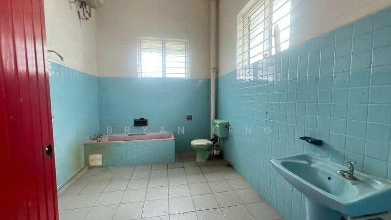 Bungalow House untuk Disewa di George Town (Penang) - Bryan Teng - Bathroom - PropertyGuru.com.my