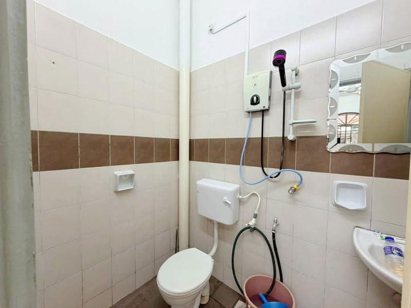 Terraced House for Sale in Taman Pulai Jaya (Kulai) - Dylan Tan - Bathroom - PropertyGuru.com.my