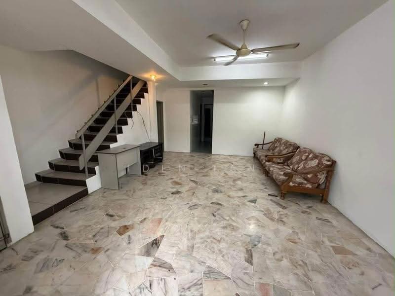 2-storey Terraced House for Sale in Taman Desa Cemerlang (Ulu Tiram) - Iden Tan - Living Room - PropertyGuru.com.my