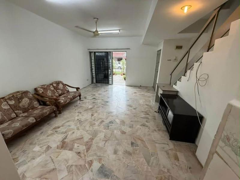 2-storey Terraced House for Sale in Taman Desa Cemerlang (Ulu Tiram) - Iden Tan - Living Room - PropertyGuru.com.my