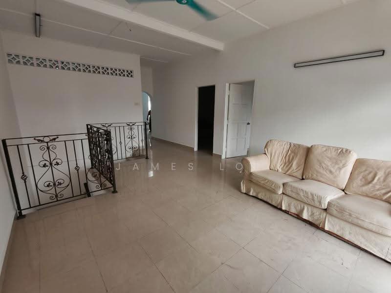 2-storey Terraced House for Sale in Seksyen 5 (Petaling Jaya) - James Loh - Living Room - PropertyGuru.com.my