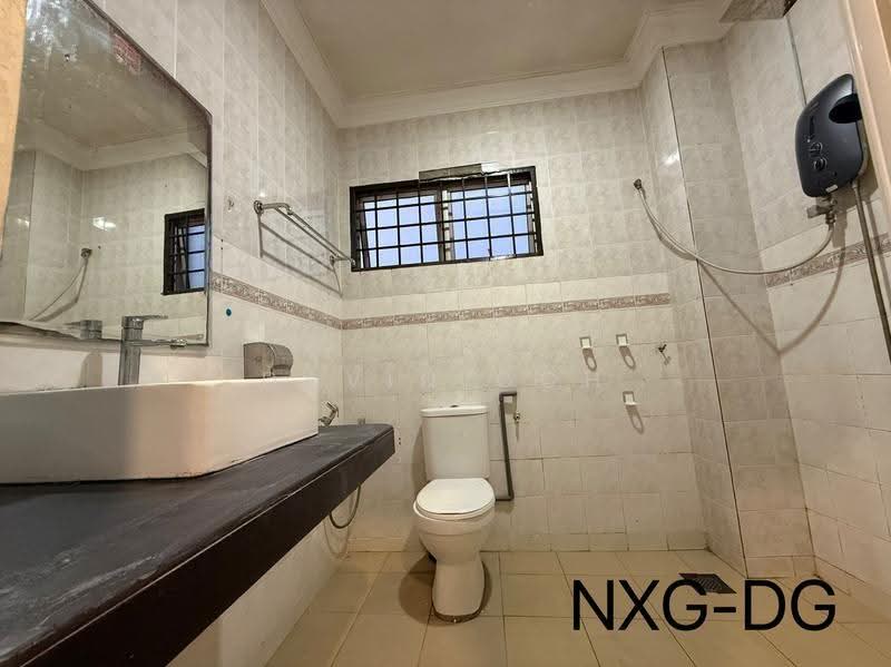 Rumah Teres untuk Dijual di Seksyen 32, Kemuning Green Ville (Shah Alam) - David Goh - Bathroom - PropertyGuru.com.my