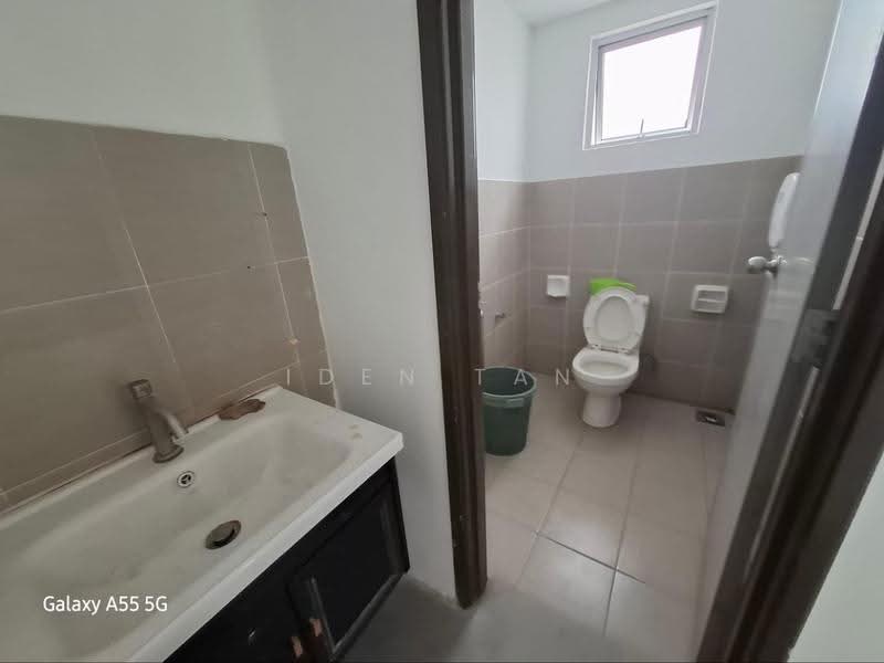 Shop / Office for Sale in Bandar Indahpura (Kulai) - Iden Tan - Bathroom - PropertyGuru.com.my
