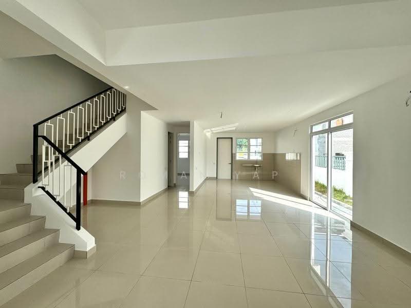 Rumah Teres 2-Tingkat untuk Dijual di Bandar Country Homes (Rawang) - Roman Yap - PropertyGuru.com.my