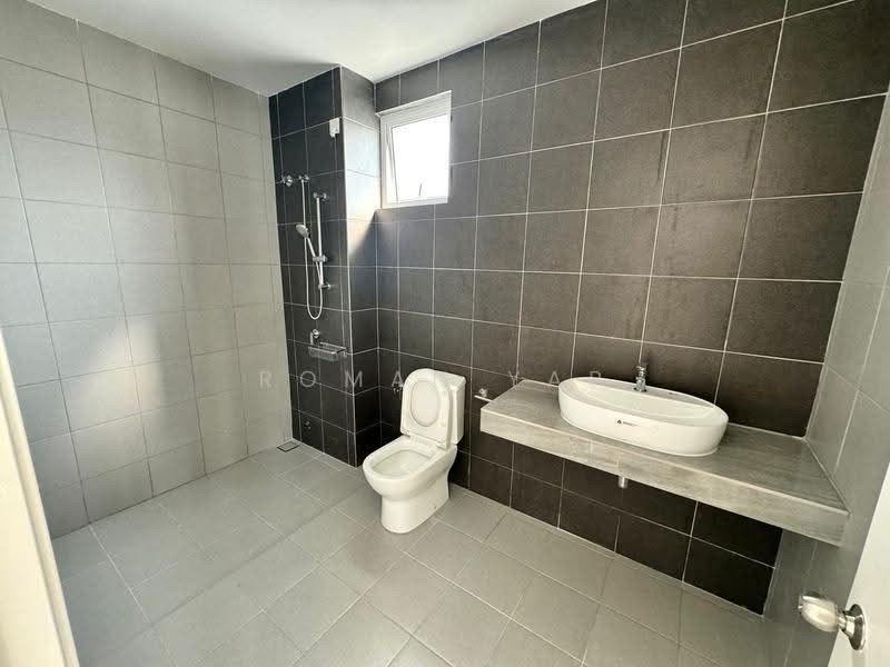 Rumah Teres 2-Tingkat untuk Dijual di Bandar Country Homes (Rawang) - Roman Yap - PropertyGuru.com.my