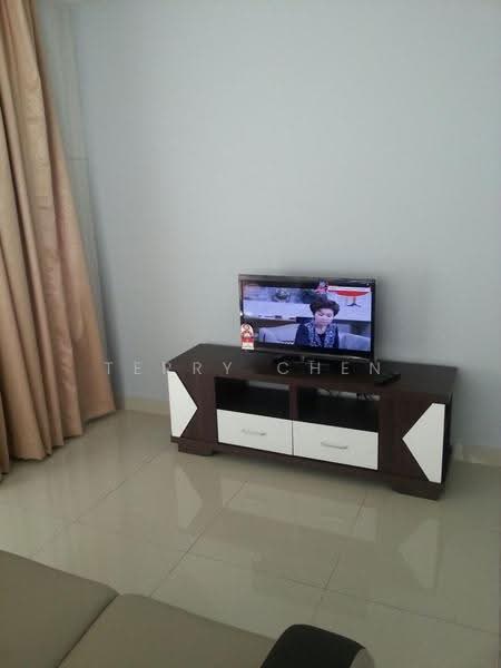 Kediaman Servis untuk Dijual di Univ 360 Place - Terry Chen - Living Room - PropertyGuru.com.my