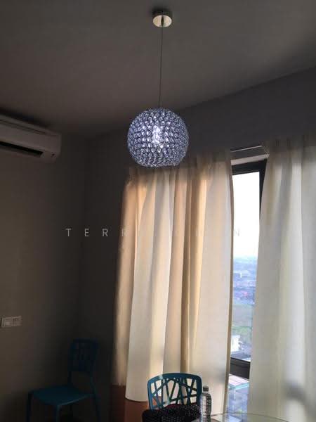 Kediaman Servis untuk Dijual di Univ 360 Place - Terry Chen - Living Room - PropertyGuru.com.my