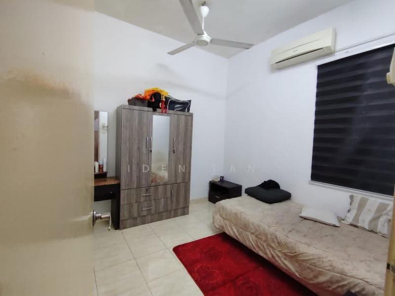 Rumah Teres 2-Tingkat untuk Dijual di Taman Gaya (Ulu Tiram) - Iden Tan - Bedroom - PropertyGuru.com.my