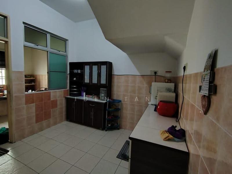 Rumah Teres 2-Tingkat untuk Dijual di Taman Gaya (Ulu Tiram) - Iden Tan - Kitchen - PropertyGuru.com.my