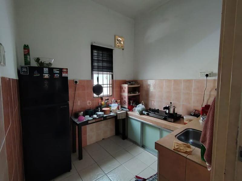Rumah Teres 2-Tingkat untuk Dijual di Taman Gaya (Ulu Tiram) - Iden Tan - Kitchen - PropertyGuru.com.my