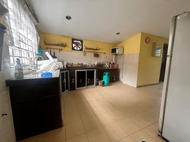 3-storey Terraced House for Sale in Seksyen 7 (Shah Alam) - Azizol . - PropertyGuru.com.my