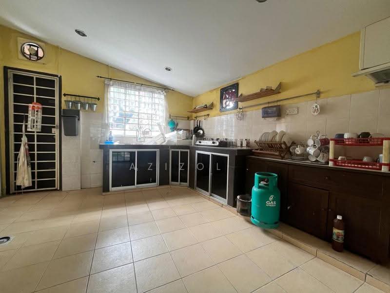 3-storey Terraced House for Sale in Seksyen 7 (Shah Alam) - Azizol . - PropertyGuru.com.my