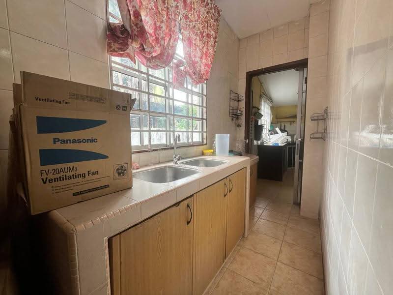 3-storey Terraced House for Sale in Seksyen 7 (Shah Alam) - Azizol . - PropertyGuru.com.my