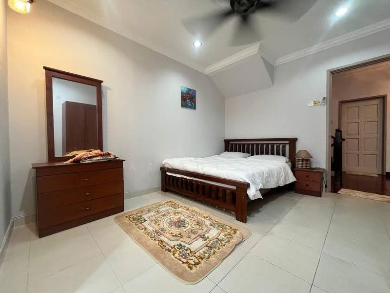 3-storey Terraced House for Sale in Seksyen 7 (Shah Alam) - Azizol . - PropertyGuru.com.my