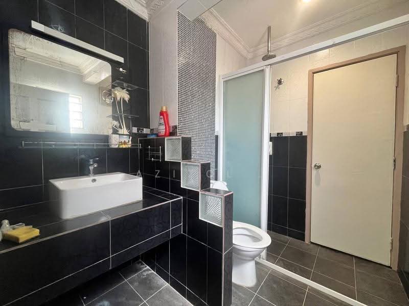 3-storey Terraced House for Sale in Seksyen 7 (Shah Alam) - Azizol . - PropertyGuru.com.my