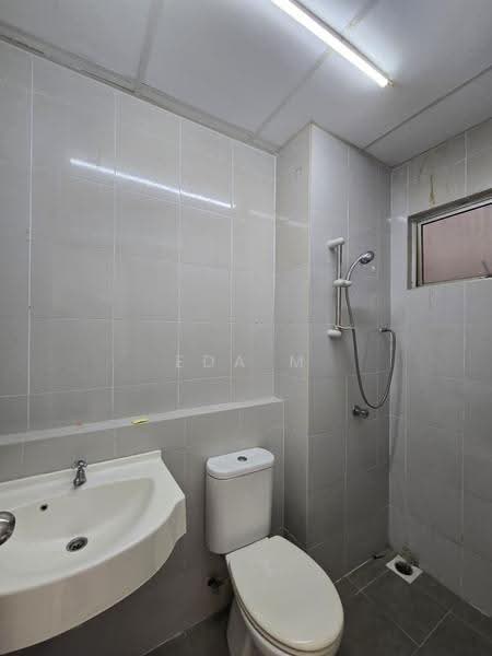 Kondominium untuk Disewa di Residensi Teratai - Eda M - Bathroom - PropertyGuru.com.my