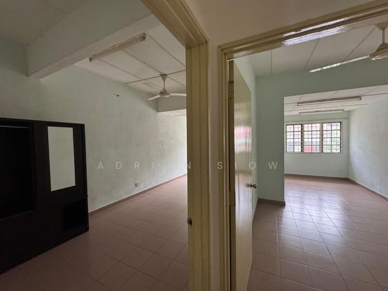 Terraced House for Sale in Taman Desa Serdang (Seri Kembangan) - Adrian Siow - Interior - PropertyGuru.com.my