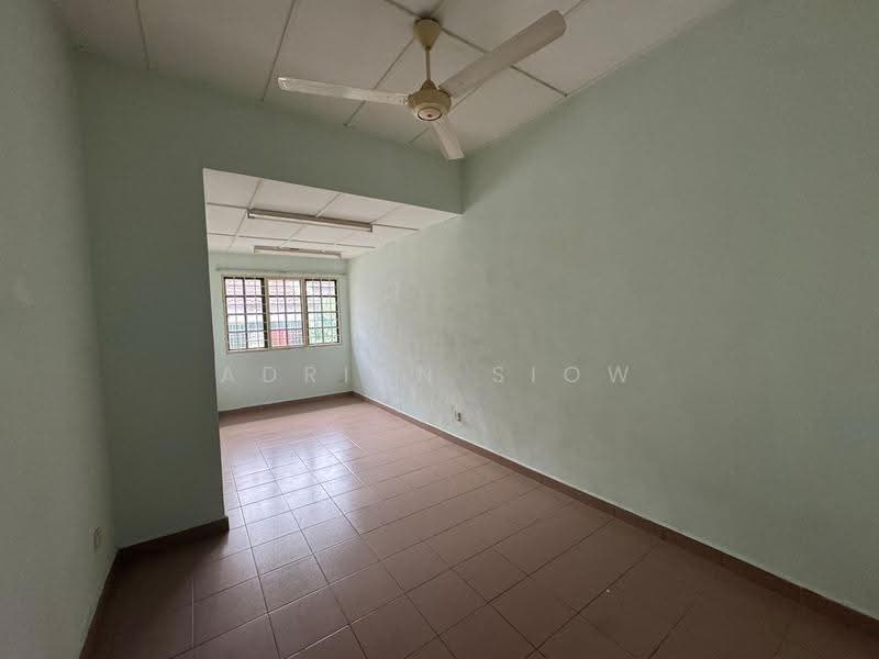 Terraced House for Sale in Taman Desa Serdang (Seri Kembangan) - Adrian Siow - Interior - PropertyGuru.com.my
