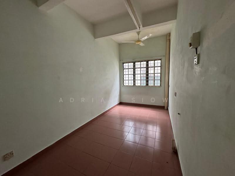 Terraced House for Sale in Taman Desa Serdang (Seri Kembangan) - Adrian Siow - Interior - PropertyGuru.com.my