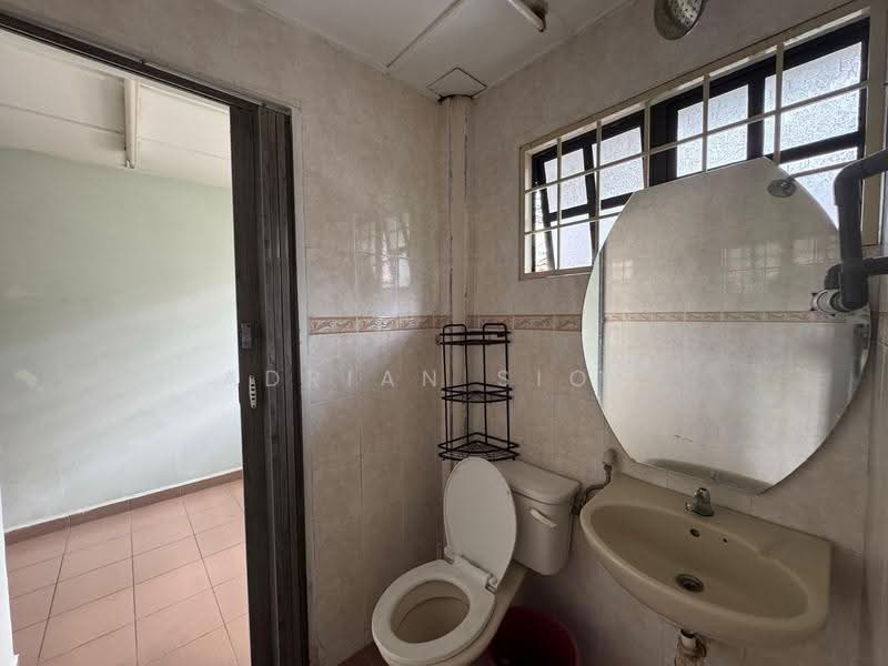 Terraced House for Sale in Taman Desa Serdang (Seri Kembangan) - Adrian Siow - Bathroom - PropertyGuru.com.my