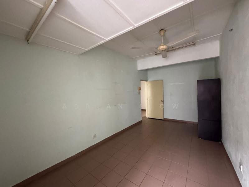 Terraced House for Sale in Taman Desa Serdang (Seri Kembangan) - Adrian Siow - Interior - PropertyGuru.com.my