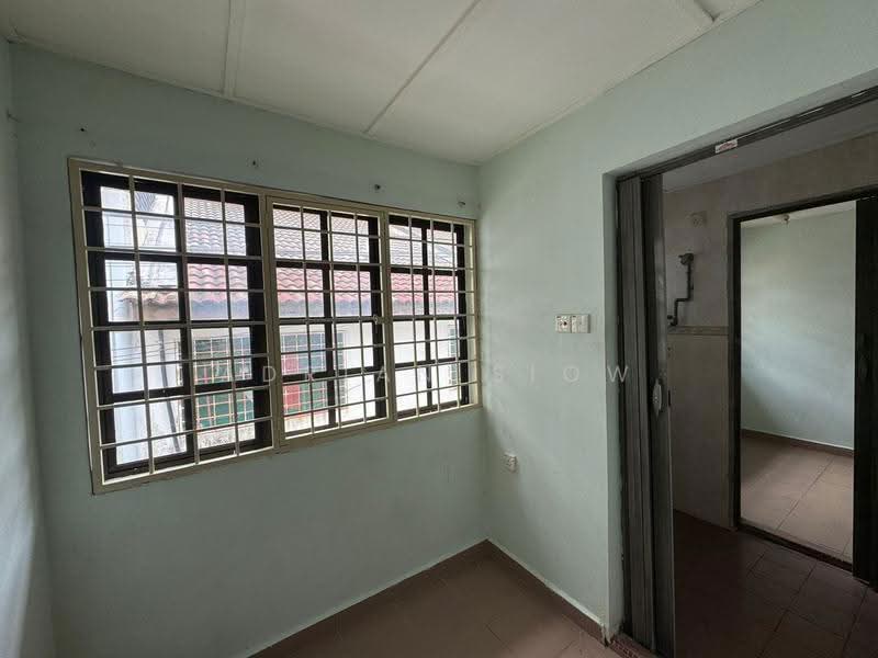Terraced House for Sale in Taman Desa Serdang (Seri Kembangan) - Adrian Siow - Interior - PropertyGuru.com.my