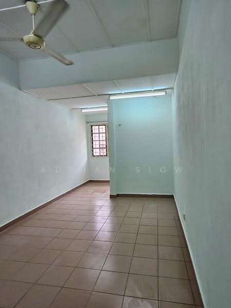 Terraced House for Sale in Taman Desa Serdang (Seri Kembangan) - Adrian Siow - Interior - PropertyGuru.com.my