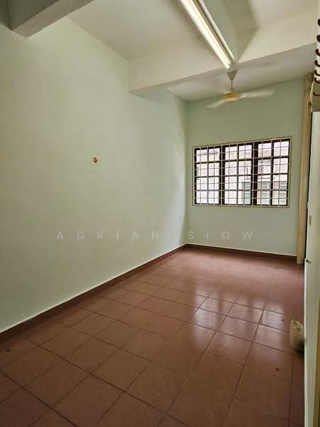 Terraced House for Sale in Taman Desa Serdang (Seri Kembangan) - Adrian Siow - Interior - PropertyGuru.com.my