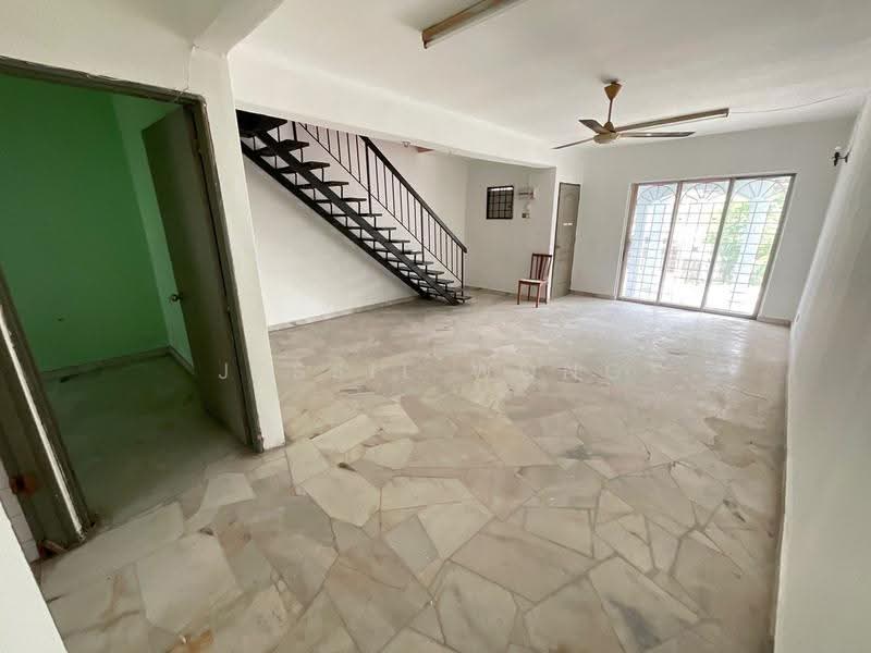 Terraced House for Sale in Bandar Country Homes (Rawang) - Jessie Wong - Living Room - PropertyGuru.com.my
